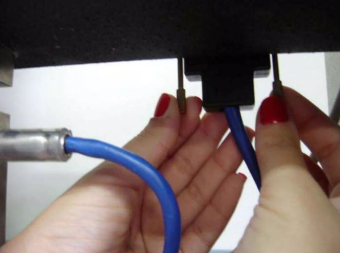 montagem de célula de carga modelo CC1kN, capacidade 100kgf, 1kN em máquina de ensaios EMIC modelo DL