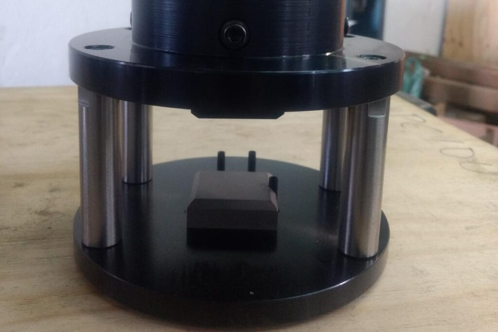 Ensaio de resistência à compressão do cimento Portland conforme NBR 7215