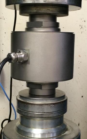 Calibração de prensa de ensaio de cimento com rastreabilidade metrológica